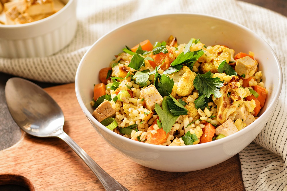 Bulgur s pečenou zeleninou a tofu