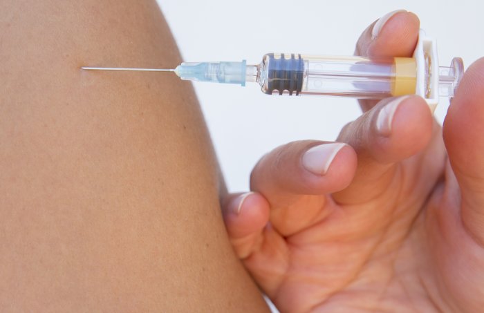 Očkování pomáhá bránit rakovině i ochrnutí