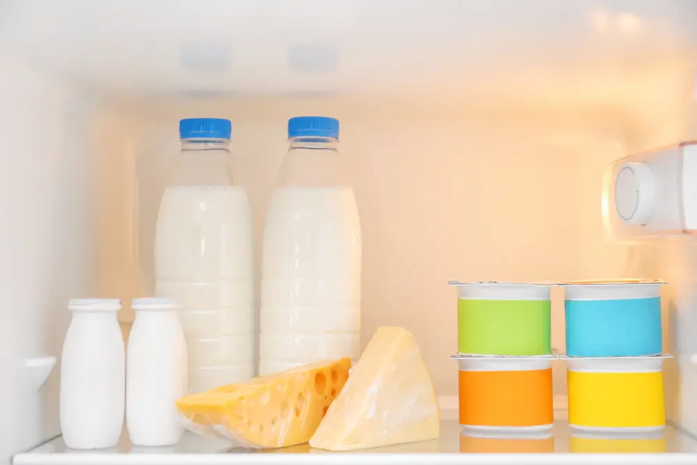 Mléko a mléčné výrobky uskladněné v lednici