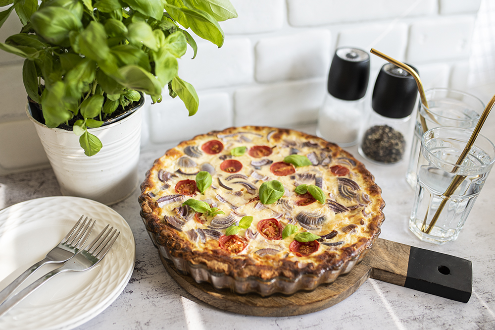 Foto: Pavla Vomastková Quiche se šunkou, červenou cibulí a rajčaty