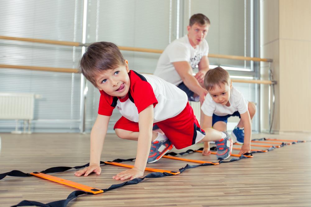 Naprostou většinu dětí pohyb prostě baví ze Shutterstock.com