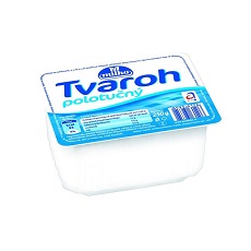 Polotučný tvaroh ve vaničce.